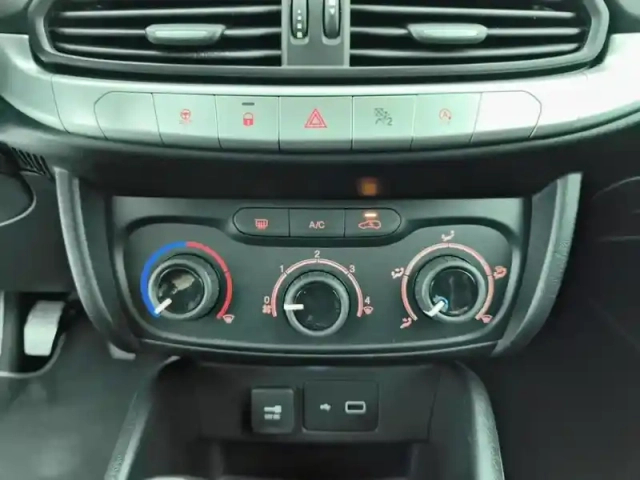 Fiat Tipo 5 portes 1.4 95 ch ligue 1 conforama — photo 13