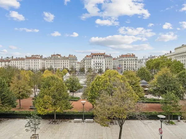 LYON 2° Place Bellecour
