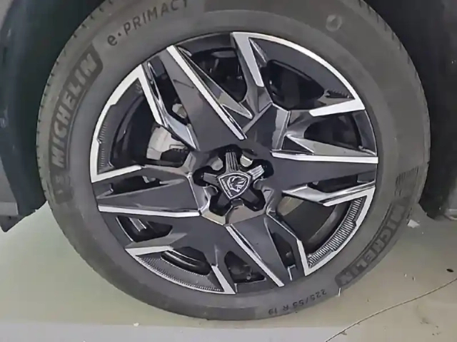 Peugeot 3008 hybrid 136 e-dcs6 — photo 15