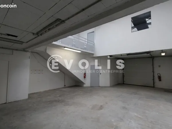 Local d'activité 149 m²