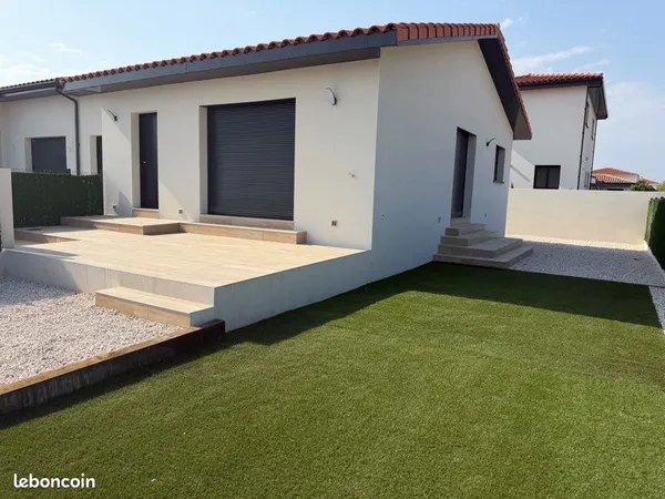 Villa 3 faces neuve sur terrain 350 m2