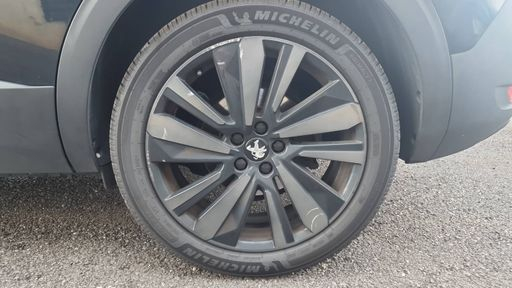 Peugeot 5008 2.0 BlueHdi 180 EAT8 - Gt Pack – 2022 – 126077 km – Diesel – Boîte Automatique — photo 35