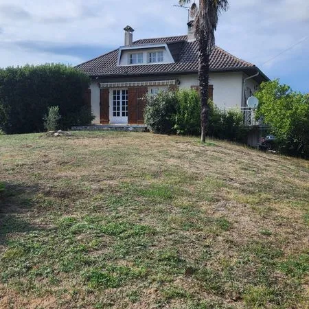 Vente maison lumineuse arboré avec piscine