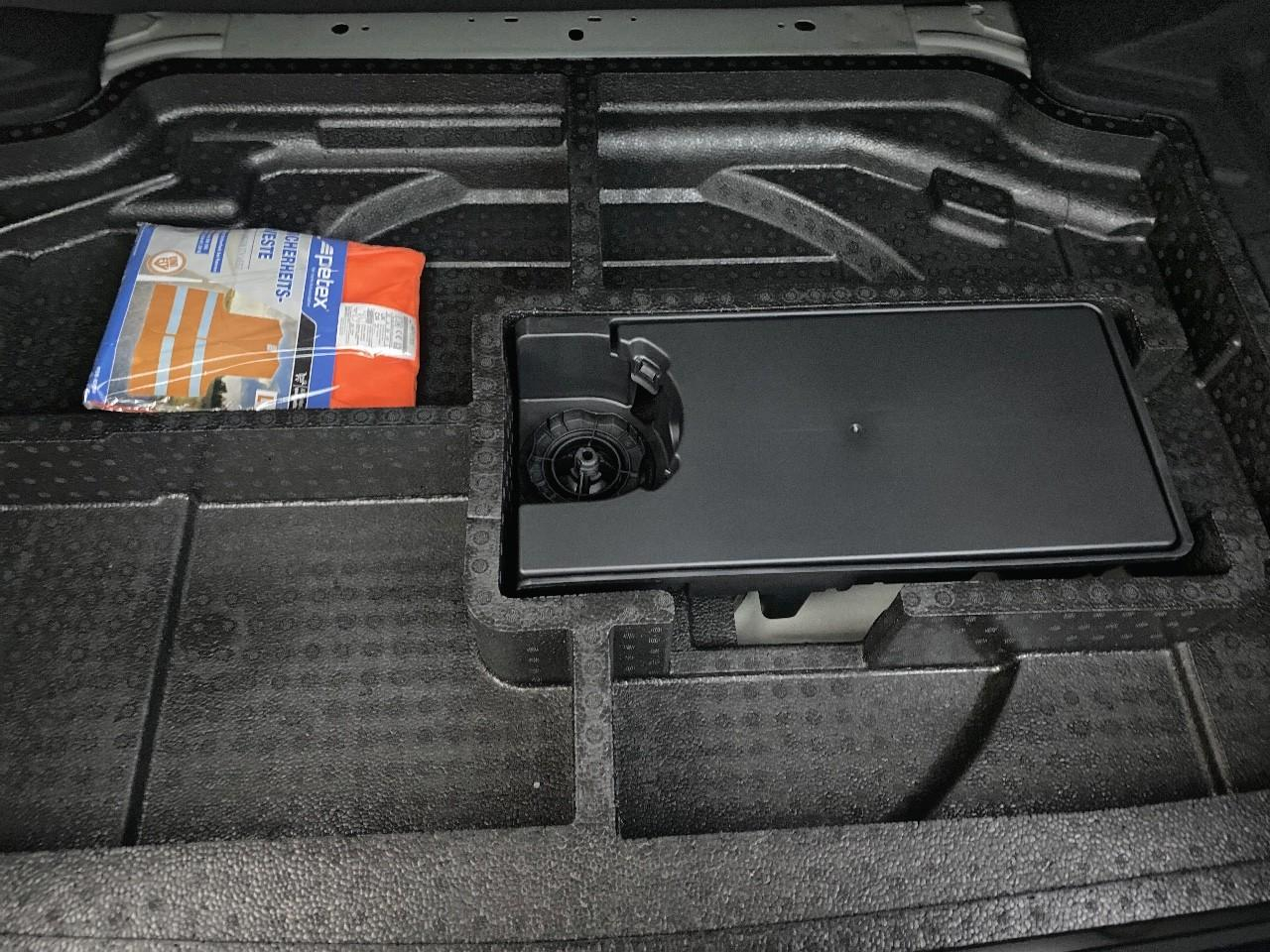 Peugeot 308 hybrid 145 e-dcs6 allure — photo 16