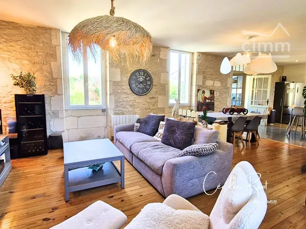 Maison de caractère rénovée avec terrain de plus de 1 300 m² – Reignac (33)
