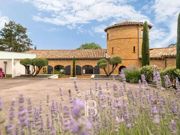 Maison de plain-pied 10 pièces 513 m²