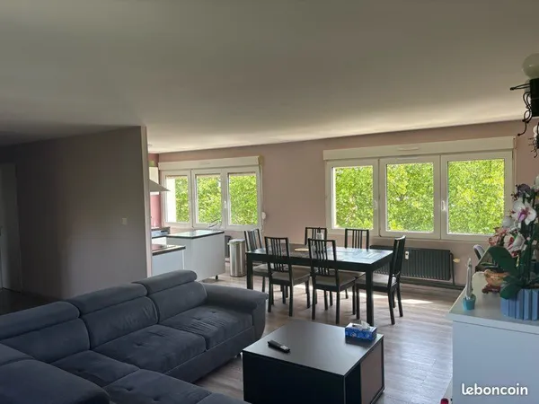 ROMBAS - Appartement F3 de 75,34 m² avec parking, cave et cellier - 130 000