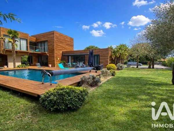 Maison 10 pièces 247 m²