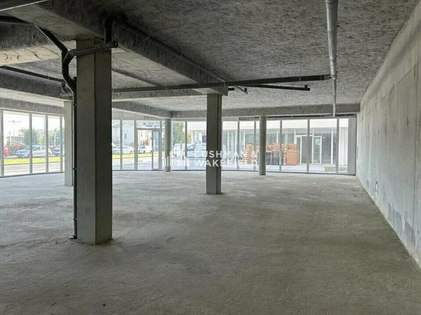 Local commercial 327 m²