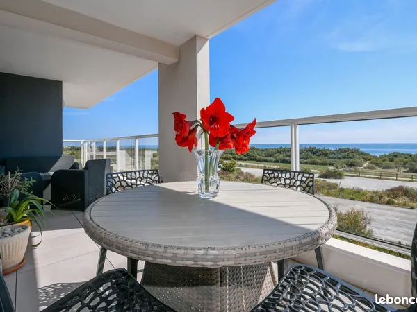 APPARTEMENT 4 PIECES 100 m2 VUE MER