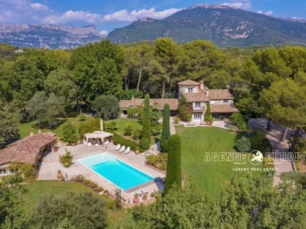 ROQUEFORT-LES-PINS - DOMAINE D'EXCEPTION DE 4 VILLAS