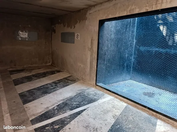 Parking acces facile avec hauteur sous plafon 2,6m