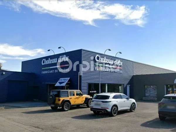 Local commercial 934 m²