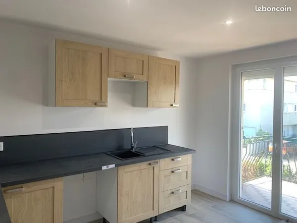 LOUE APPARTEMENT 98 m2 MASSILIA