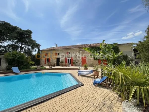 MAISON EN PIERRE 6 CHAMBRES PISCINE PARC