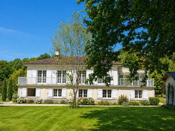 PROPRIÉTÉ À FORT POTENTIEL - PARCELLE DE 5 000 m²