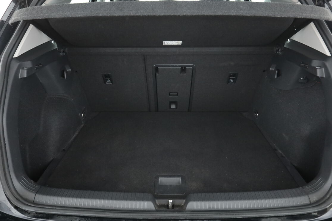 Volkswagen Golf VIII 1.5 eTSI OPF Style DSG7 — photo 16