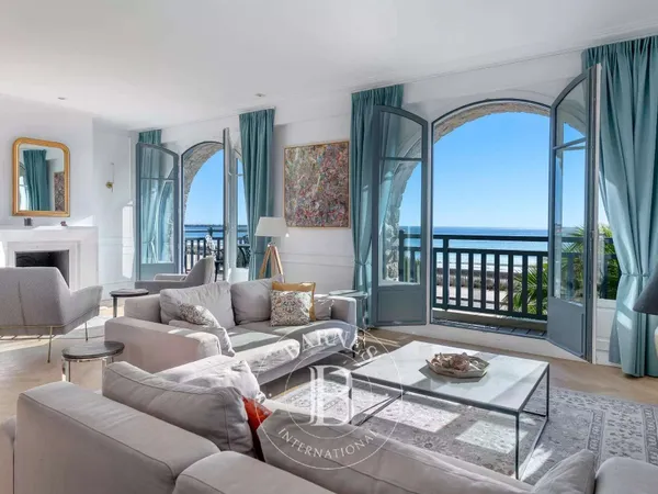 Maison 8 pièces 247 m²