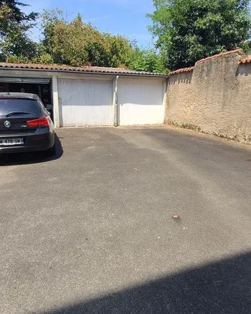 Garage + Place parking hyper centre