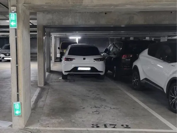 Parking sécurisé sous-sol - Cergy Préfecture / Université - résidence récente