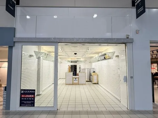 Local commercial 75 m² à louer