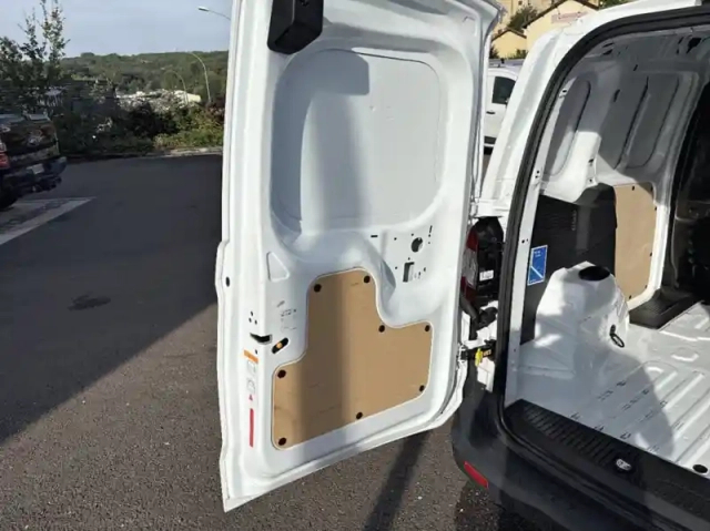 Ford Transit Courier fourgonnette 1.5 tdci 100ch stop&amp;start trend — photo 19