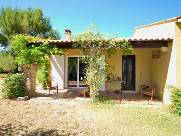 Villa provençale avec piscine et jardin méditerranéen