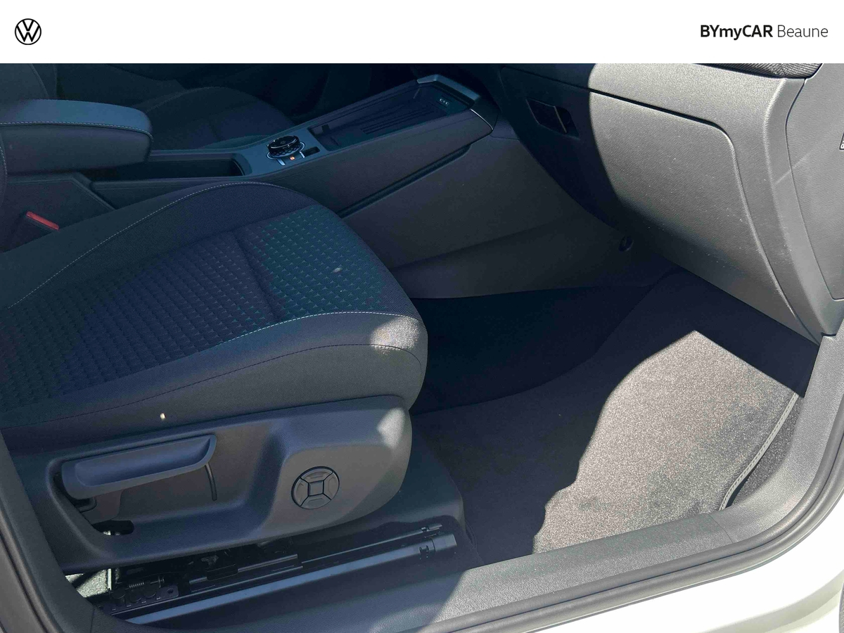 Volkswagen T-Roc 1.5 eTSI Hybrid 116 ch DSG7 — photo 25