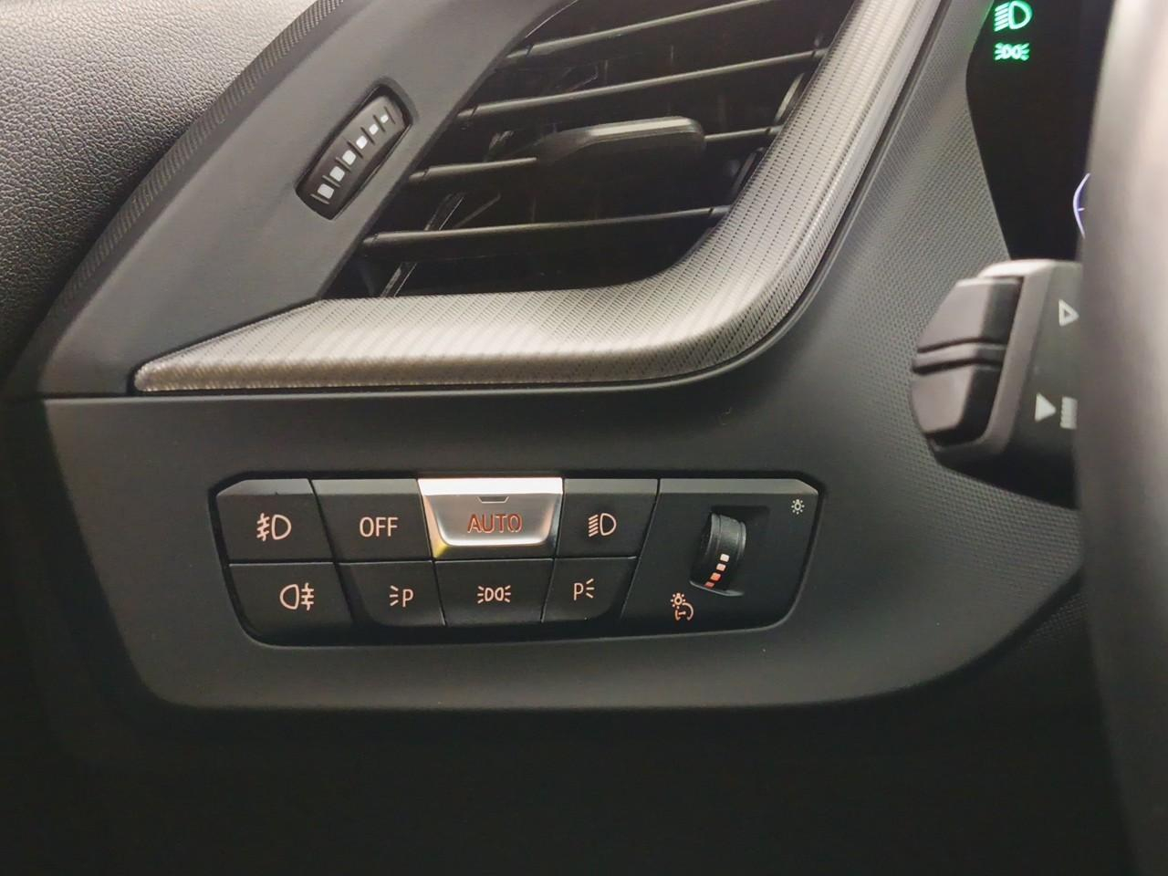 Bmw Serie 1 16i 109 ch dkg7 m sport — photo 25
