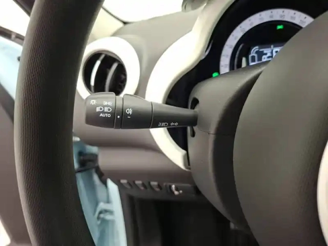 Renault Twingo iii e-tech — photo 28