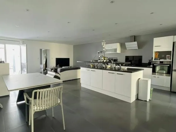 Maison 5 pièces 186 m²