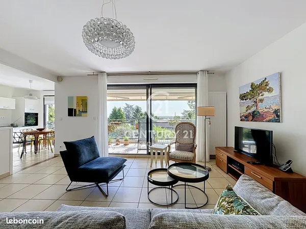 Century 21 la Demi-lune vous propose en exclusivité un appartement de 78 m² dans un domaine d'except