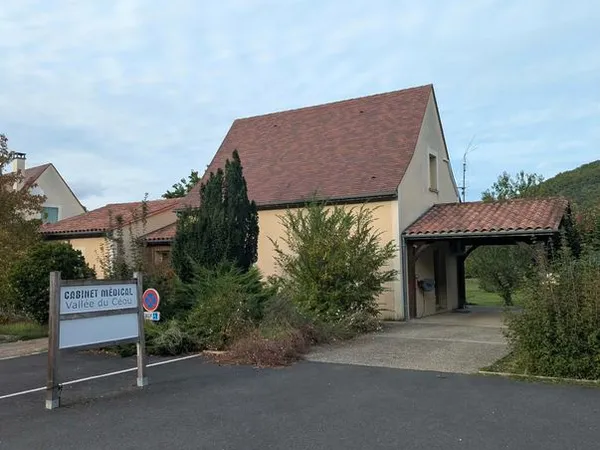 Bureau à louer dans une maison de santé à Saint-Cybranet (24)