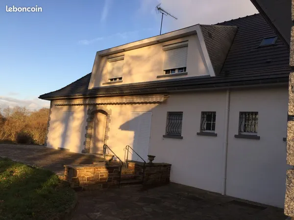 2 habitations identiques séparées plein pied composant une grande et robuste très belle maison près 