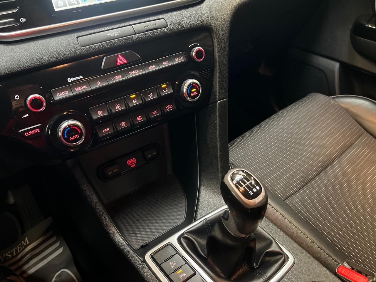 Kia Sportage 1.6 crdi 115ch isg design 4x2 — photo 19