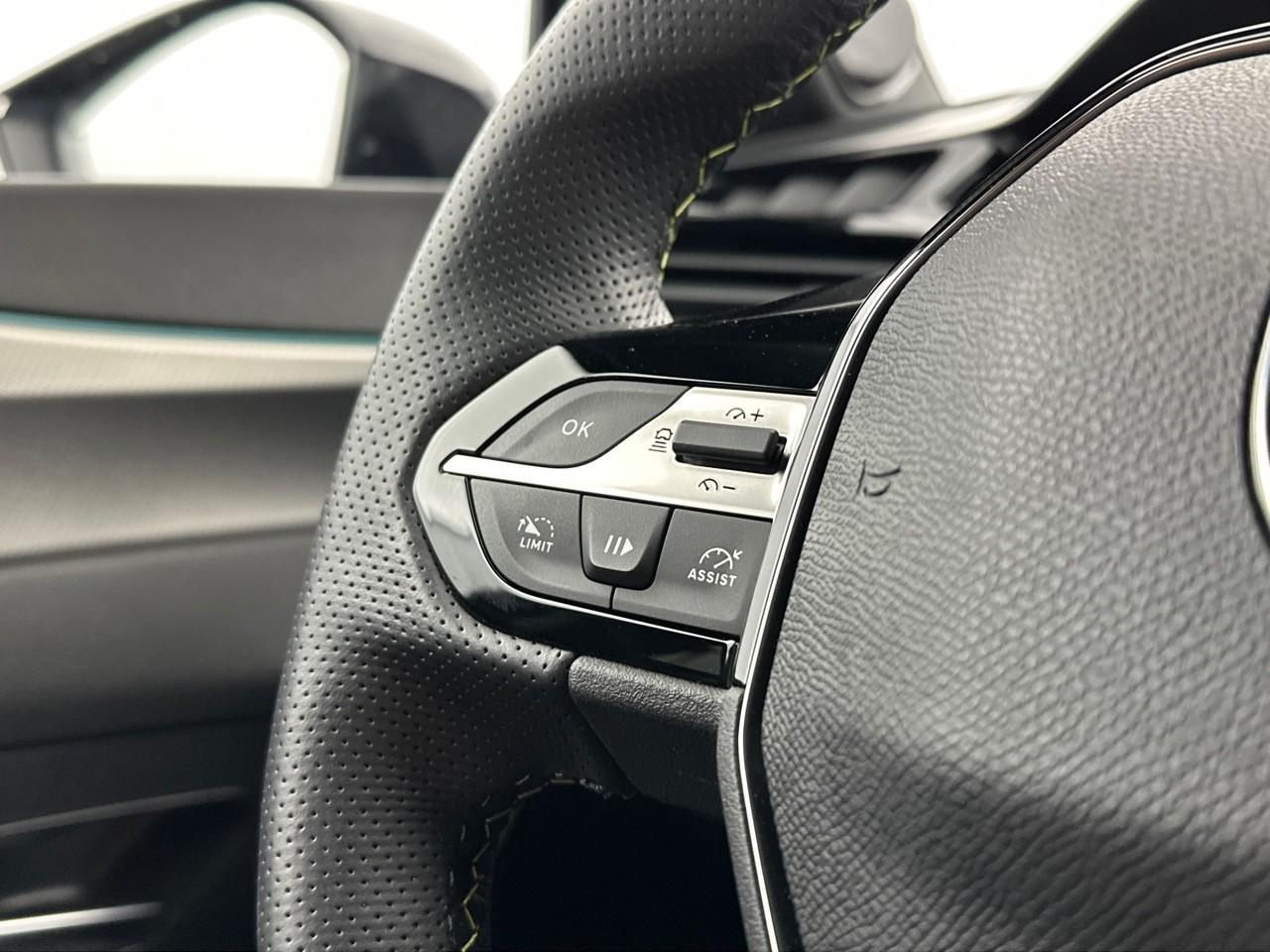 Peugeot 408 phev 180 e-eat8 gt — photo 18