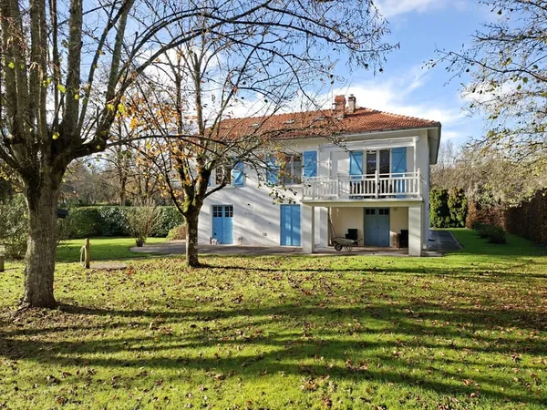 A VENDRE PROPRIETE 5 CHAMBRES A SAINT ASTIER