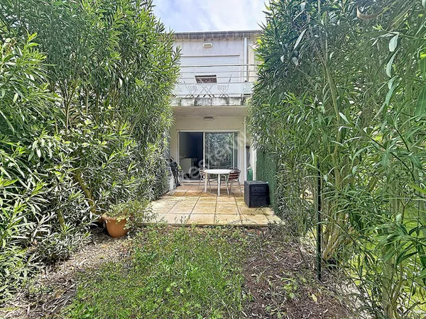 Appartement T1 à vendre à La Ciotat avec terrasse et piscine
