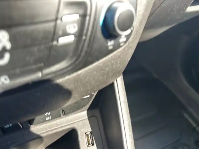 Ford Transit Courier fourgonnette 1.0e 100ch stop&amp;start trend — photo 29