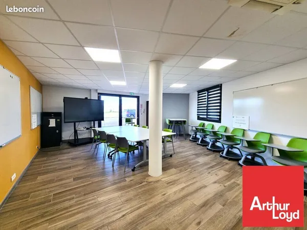 Bureaux 155 m² JAUNAY CLAN