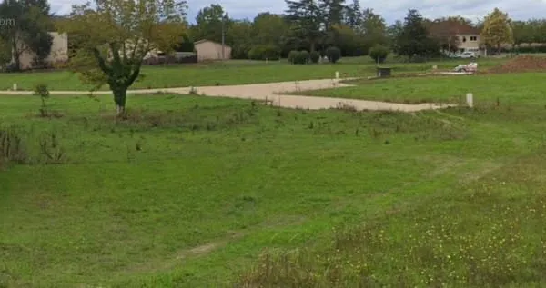 Terrain 1052 m²
