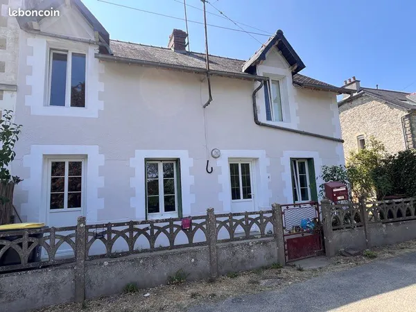 Charmante maison ancienne - 95 m² - Jardin, garage et dépendances - Proche du halage