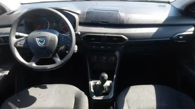 Dacia Sandero sce 65 — photo 9