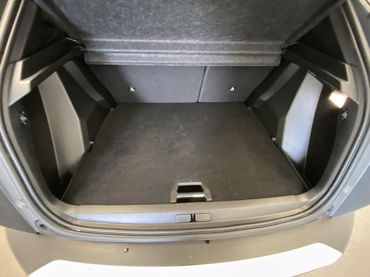 Peugeot 2008 puretech 100 s&s bvm6 allure — photo 6