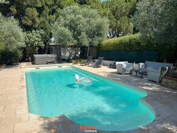 Domaine Touristique clé en main avec 5 gîtes, 2 piscines et Ma
