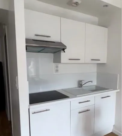 Studio de 21,30 m² rénové en 2016 - Disponible à partir d'octobre 2026