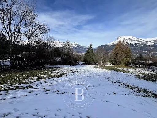 Terrain 900 m²
