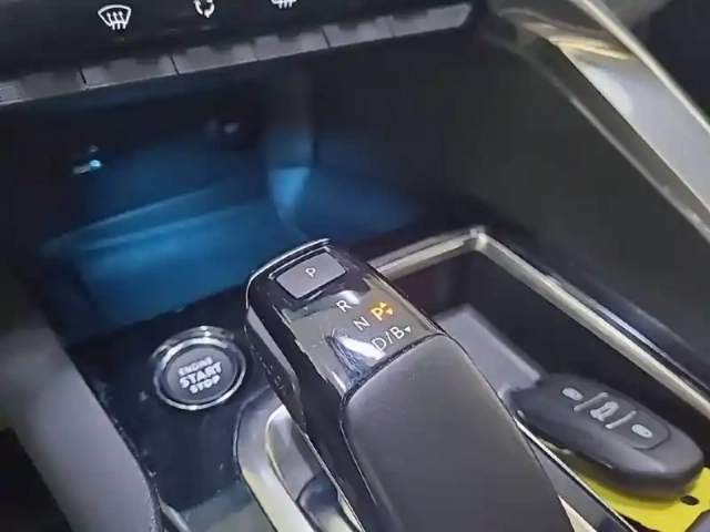 Peugeot 3008 hybrid 225 e-eat8 — photo 14