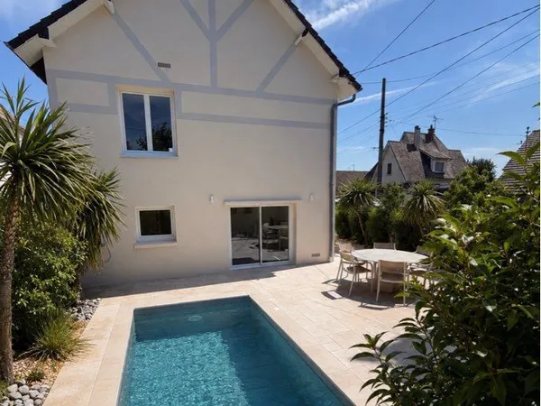 Maison / Villa 134 m² - Entièrement rénovée - Mini-piscine chauffée - Proche de la plage