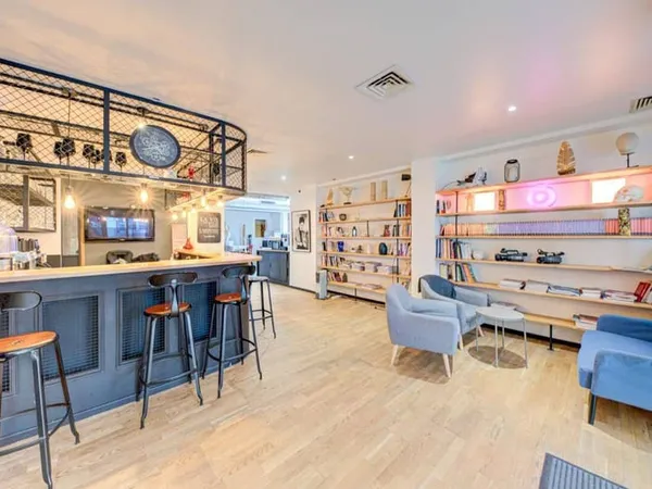 Bureaux 18 pièces 806 m²